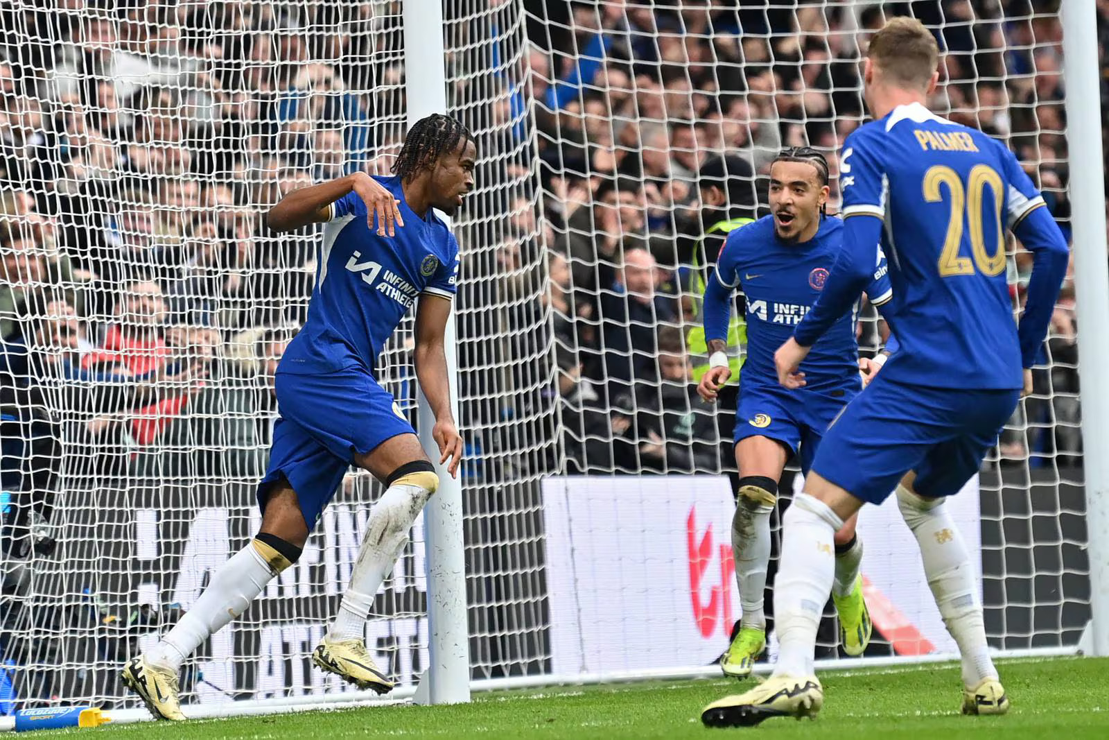 Blues' Late Surge Secures Thrilling FA Cup Win over 10-Man Foxes