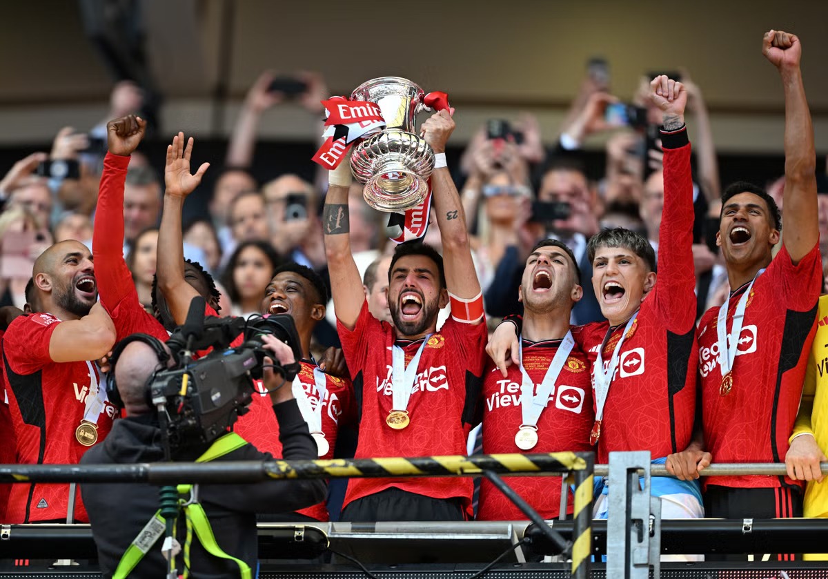 Manchester United Triumph 2-1 in Dramatic FA Cup Final