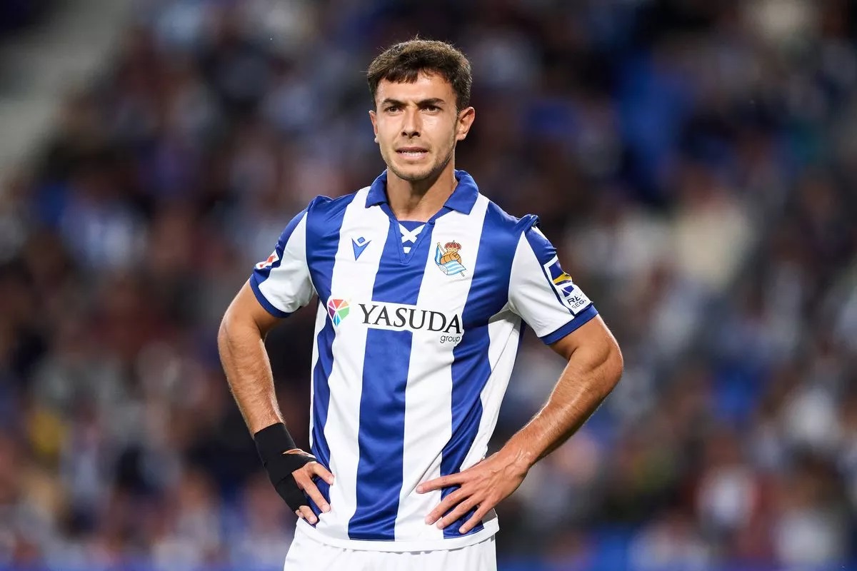 Arsenal Close in on Key Signings as Transfer Window Heats Up